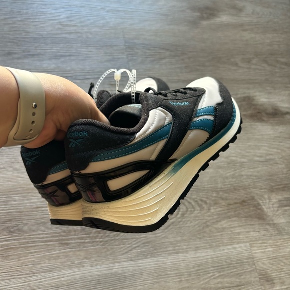 Reeboks - Picture 10 of 10